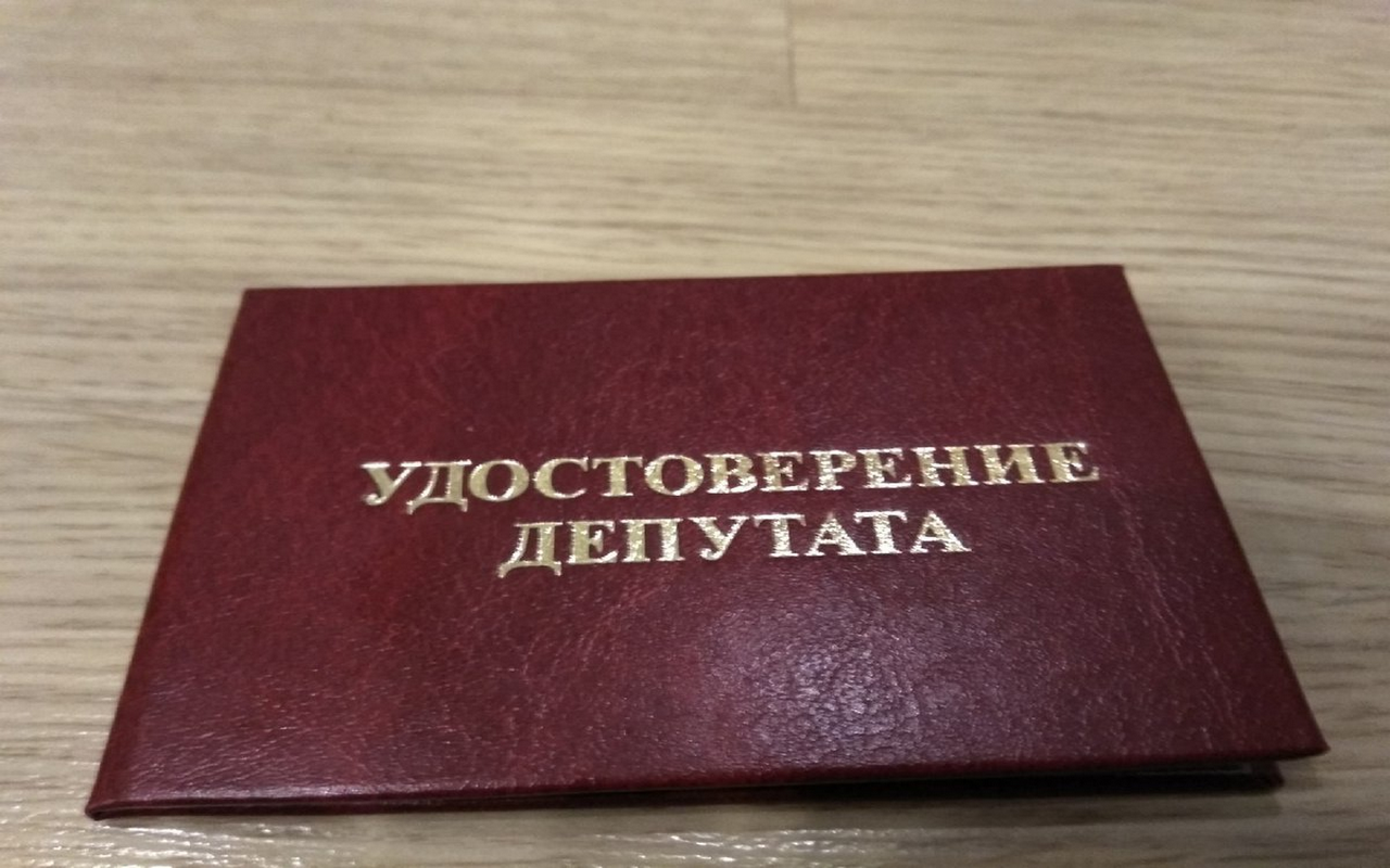 Вновь избранные депутаты Сургута получили удостоверения.