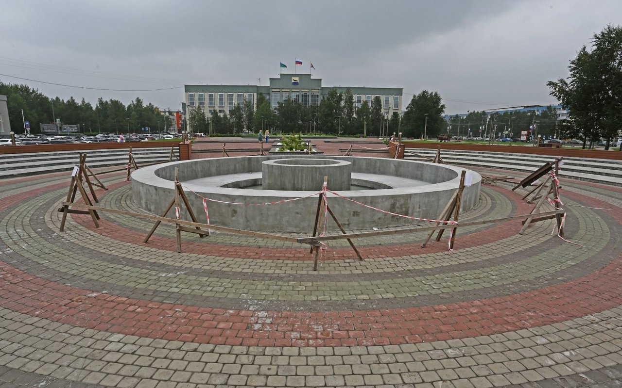 Реконструированный фонтан в Сургуте заработает в следующем году.