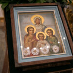 В Сургут была привезена икона с мощами Веры, Надежды, Любови и их матери Софии.
