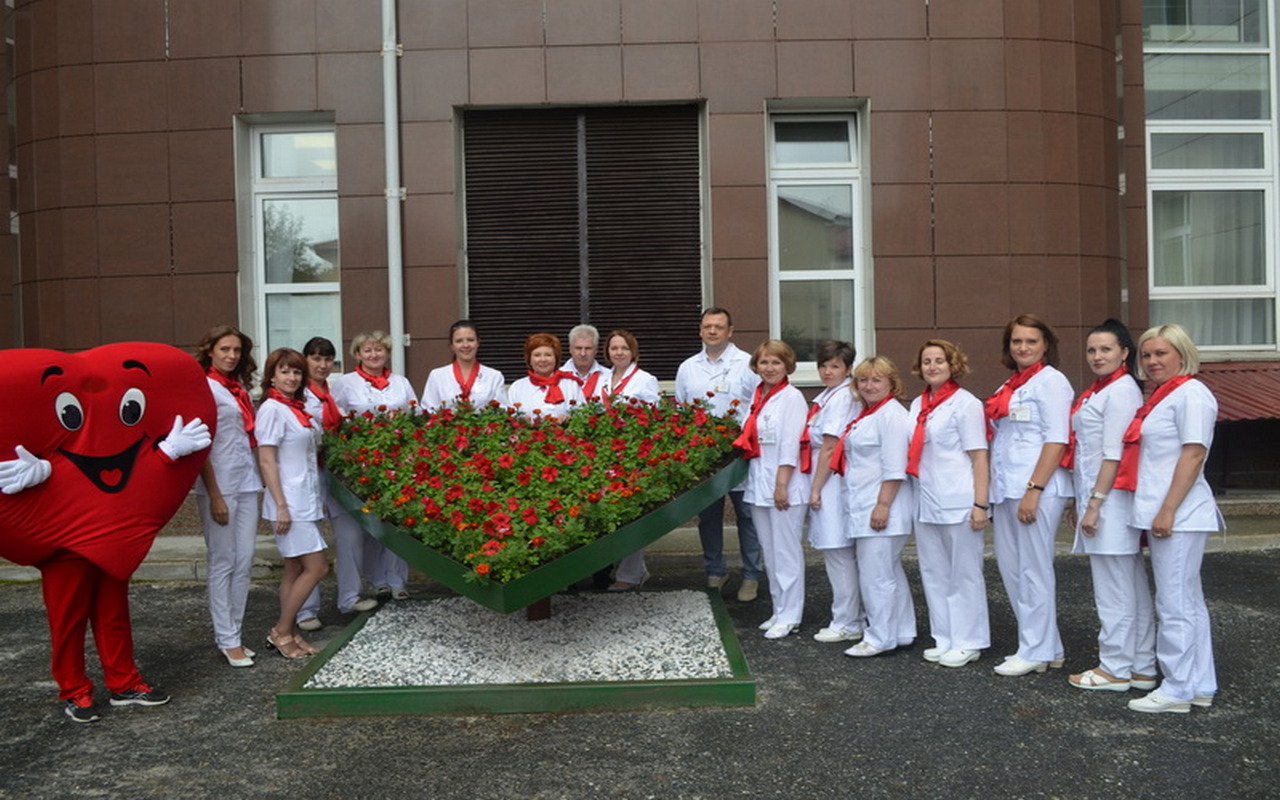 В Сургутском кардиологическом центре прошла ежегодная акция "Красное платье".